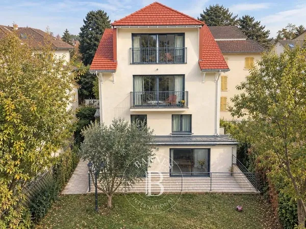 Maison 7 pièces 197 m²