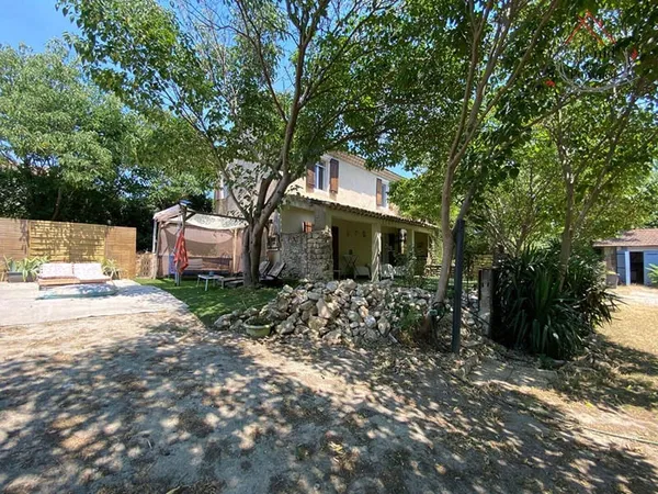 Maison 10 pièces 200 m²