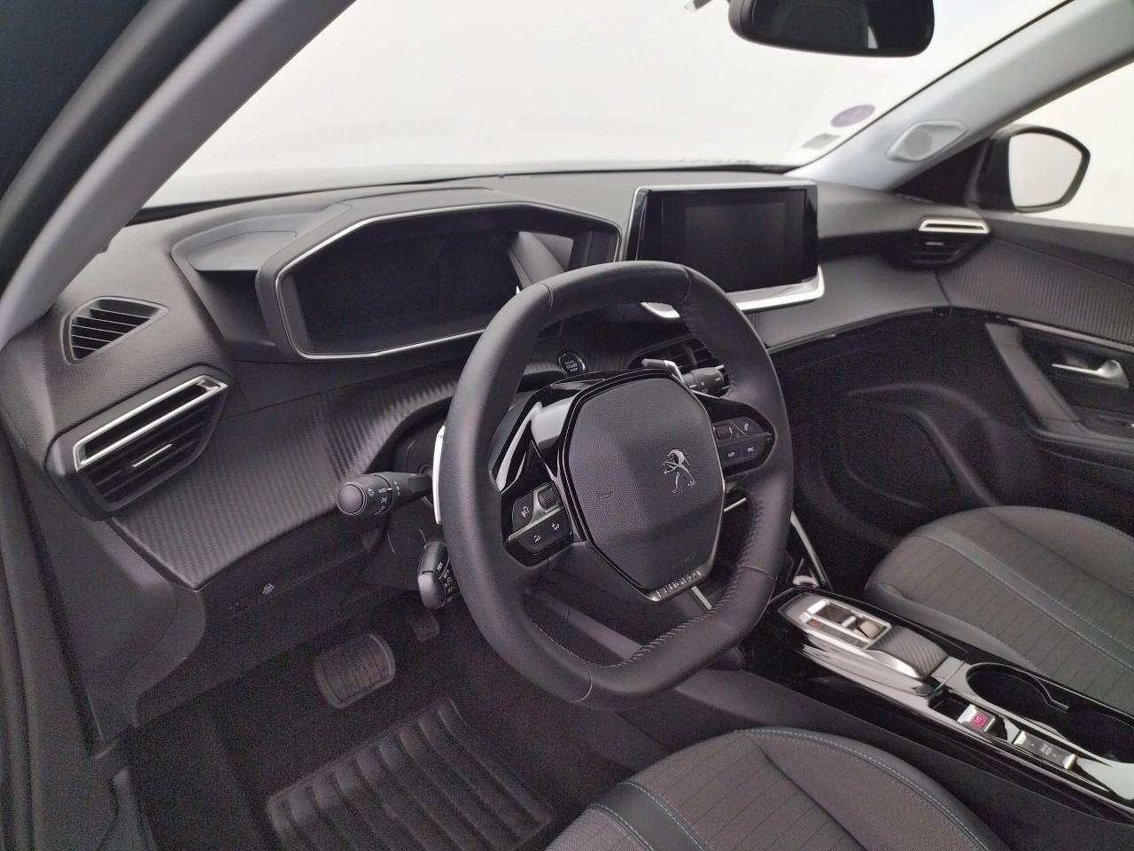 Peugeot 2008 puretech 130 s&s eat8 allure pack — photo 9