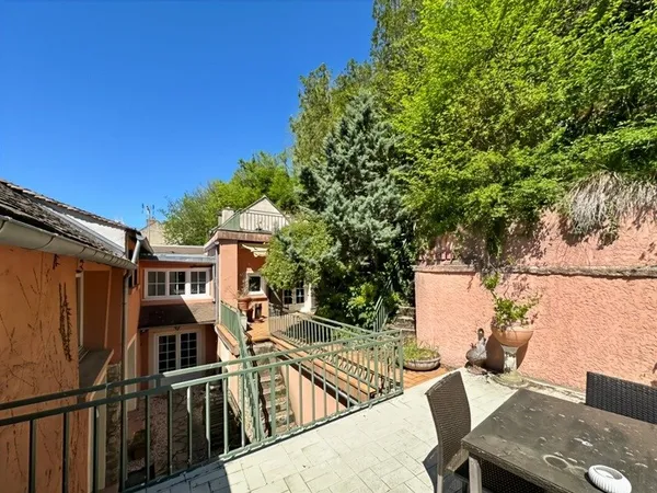 NEMOURS (77) centre ville. Maison Atypique 7 pièces de 170 m² avec extérieurs en plusieurs terrasses