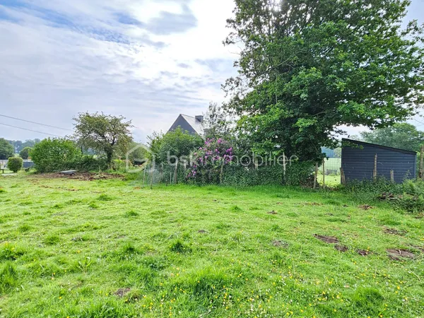Terrain 618 m²
