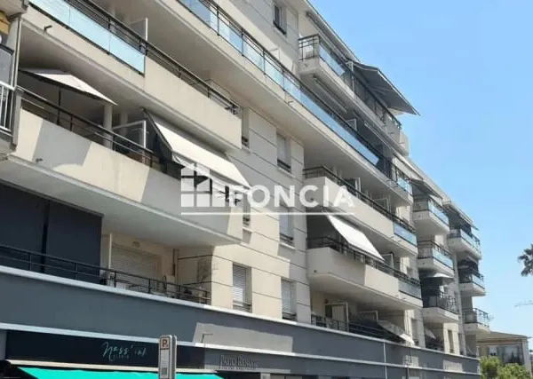 Coeur de Ville -Appartement 2 PIÈCES AVEC TERRASSE -