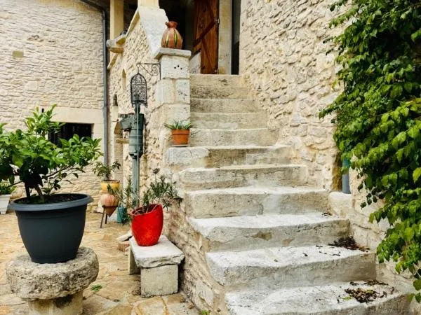 Maison à vendre 6 pièces COULAURES (24)
