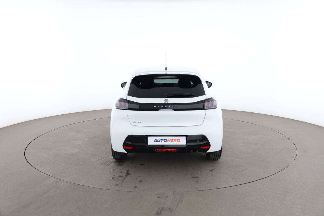 Peugeot 208 1.2 PureTech Allure EAT8 — photo 4