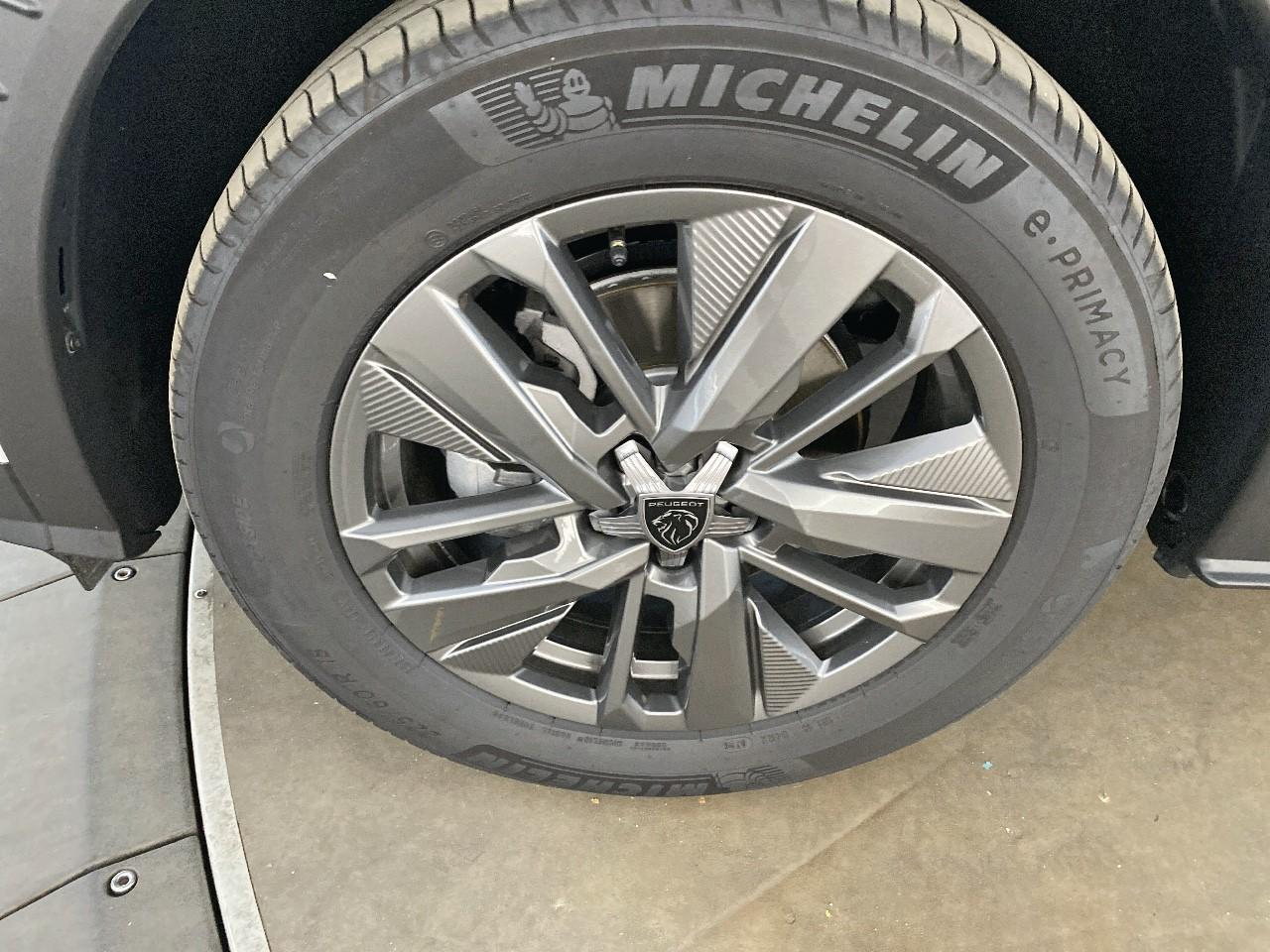 Peugeot 5008 hybrid 145 ch e-dcs6 allure — photo 11