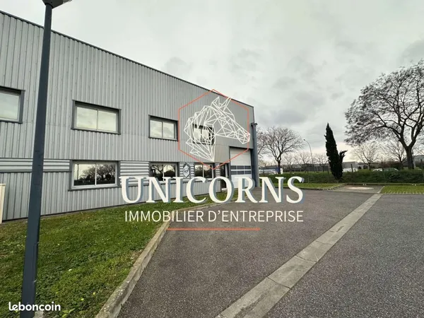 Local industriel 670 m²