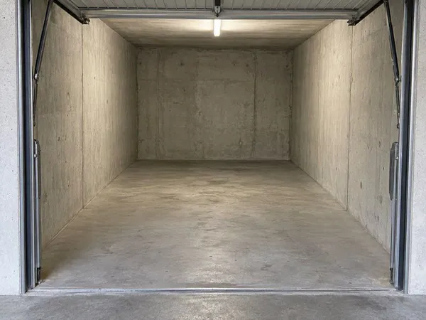 Location box fermé 15 m² - Pas-de-l'Échelle