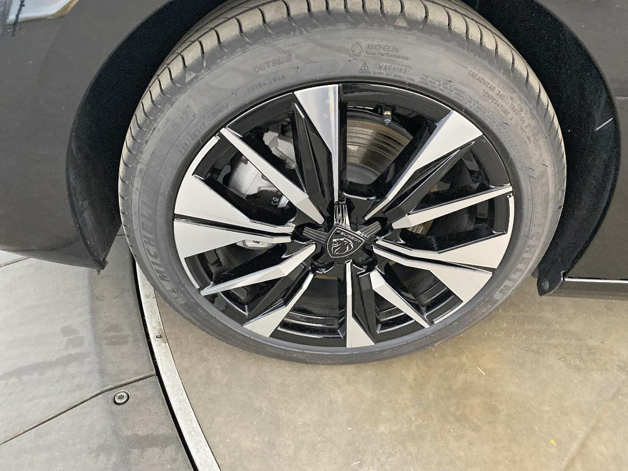 Peugeot 308 sw hybrid 145 e-dcs6 allure — photo 11