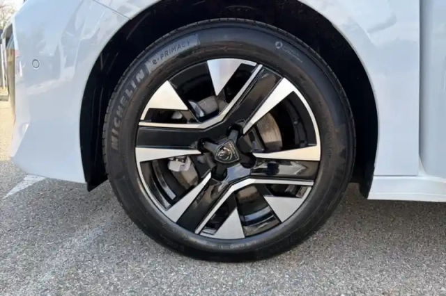 Peugeot 208 hybrid 110 ch e-dcs6 — photo 31