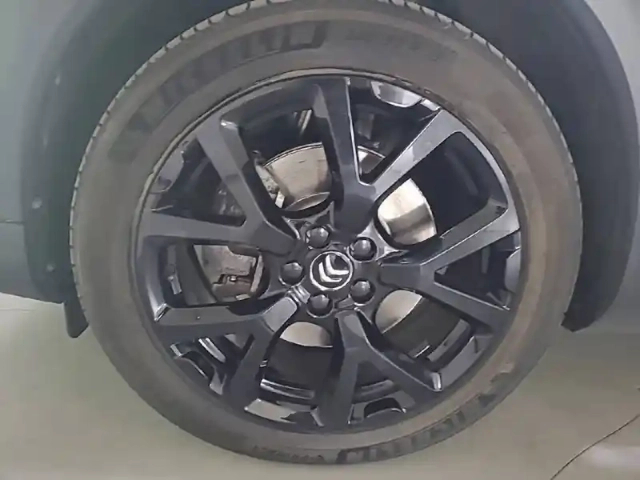 Citroën C5 Aircross hybride rechargeable 225 e-eat8 — photo 33
