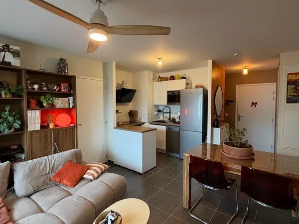 À vendre - T2 de 44 m' construit 2024 avec balcon, garage et vue montagne - La Roche-sur-Foron