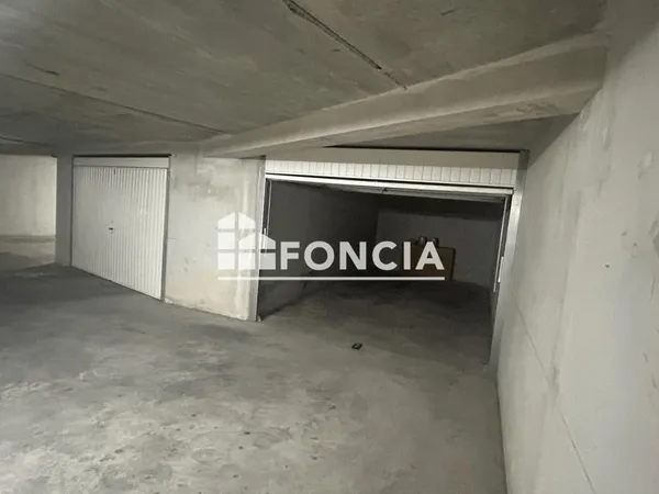 MADRAGUE DE MONT REDON : GARAGE EN SOUS-SOL