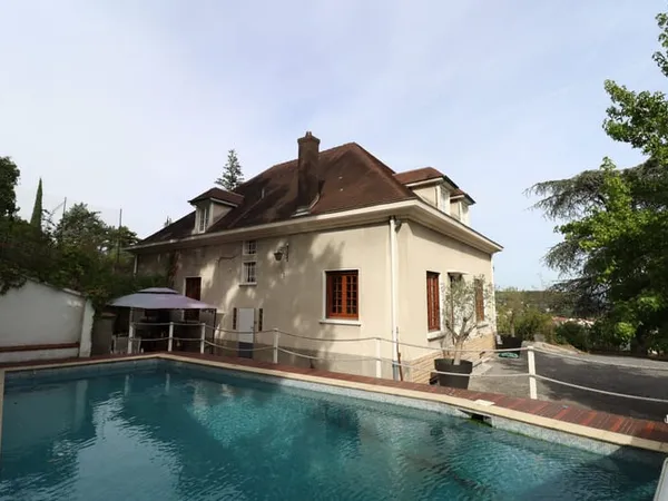 MAISON INDIVIDUELLE 250m2 sur Terrain arboré 1300m2