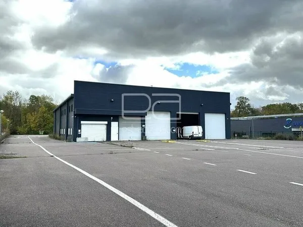 Local d'activité 1090 m²