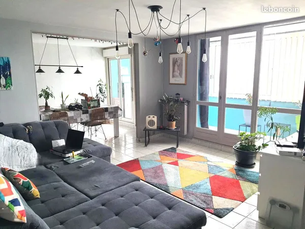 GRAND APPARTEMENT LOUE 853 EUROS CC Bail de 6 ans