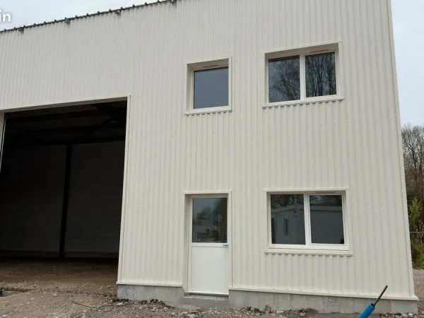 Location Local d'activités / Entrepôt, 160 m²