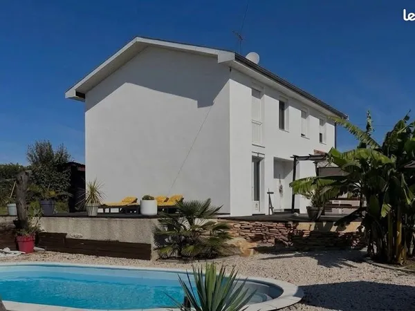 Maison rénovée 134m2-Piscine-Vue dégagée-Chaintré