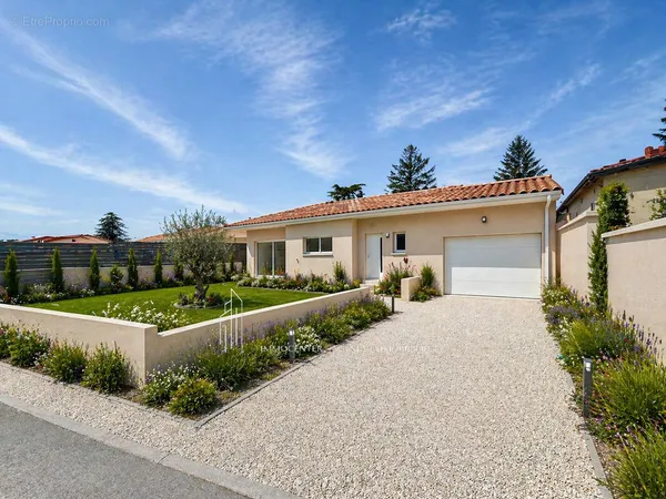 A 20 mn au sud de vienne villa plain pied neuve. immocenter chanas