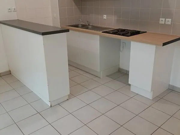 Appartement T3 54 m² rénové + terrasse + 2 parkings - Résidence sécurisée