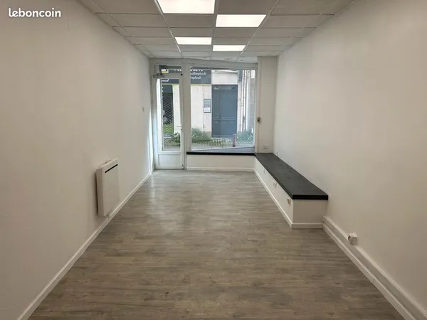 Local commercial loué - 25 m² - Bourgoin-jallieu