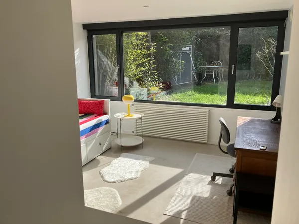Loue studio meublé 20m² donnant sur jardin