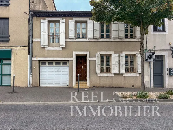 Maison de ville avec cour et garage - Proche place de la Patte d'Oie