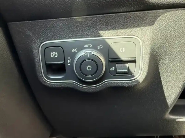 Mercedes Glb 200 d amg line — photo 16