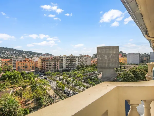 Nice coulée verte : 3 pièces en dernier étage avec balcons.