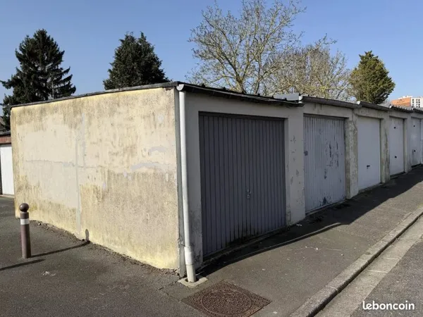 Parking/box 1 pièce 15 m²