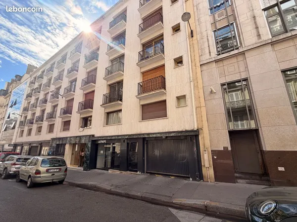 Paris 8 ème / Champs-Elysées, parking sécurisé avec gardien - rue d'Artois