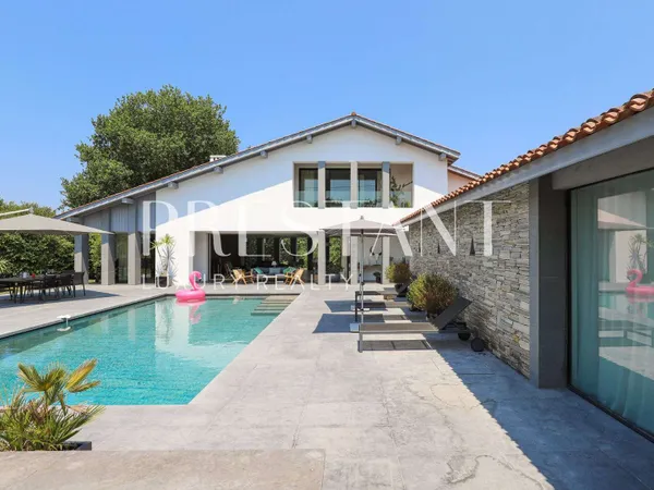 Maison 6 pièces 280 m²