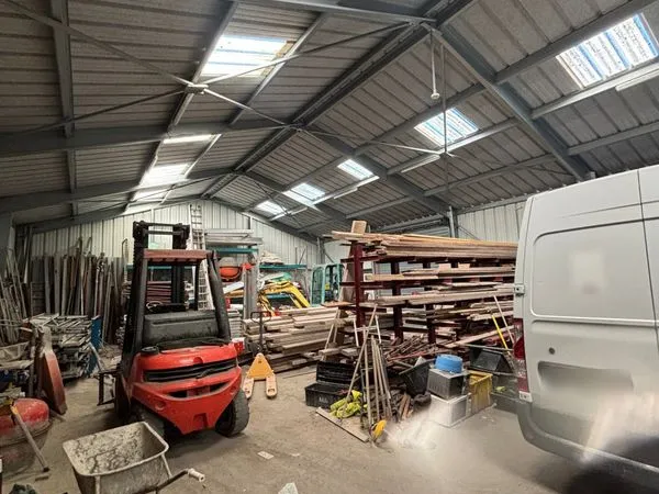 Local 288 m² Bachy