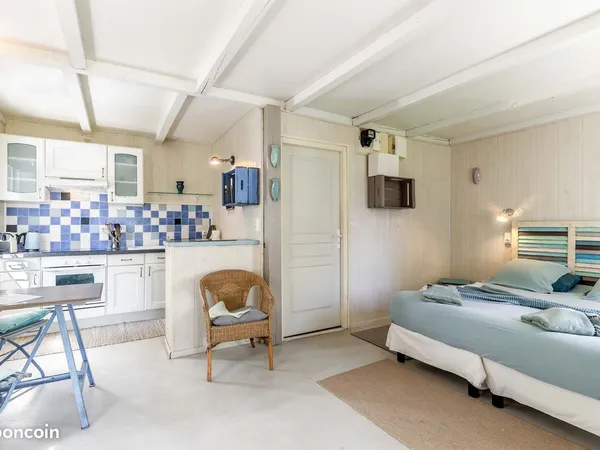 Mazet 35m² meublé dans un parc arboré (loc 5 mois maxi)