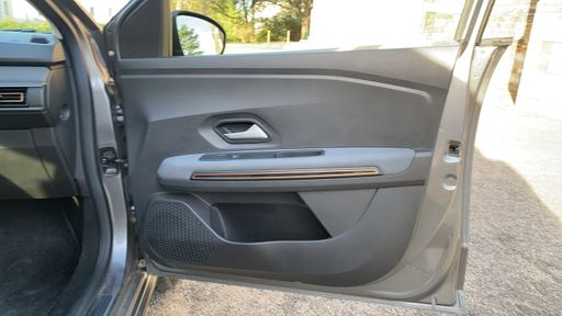 Dacia Jogger 1.6 140 Hybrid EDC - Extreme – 2023 – 44112 km – Hybride essence – Boîte Automatique — photo 41