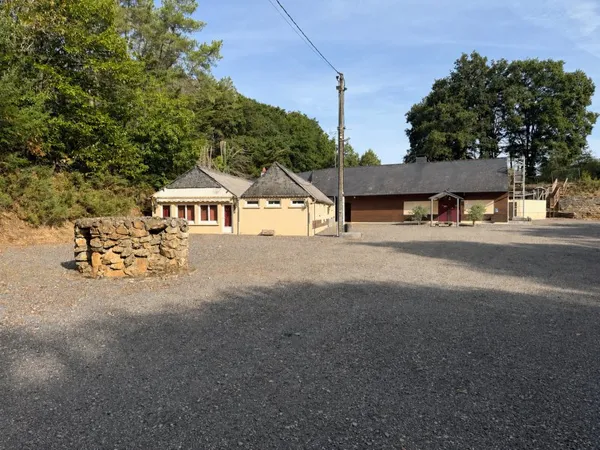 ENSEMBLE IMMOBILIER PROFESSIONNEL D'EXCEPTION 6,9 HECTARES FORT POTENTIEL ÉVÉNEMENTIEL