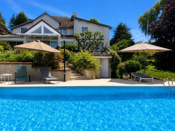 Maison 9 pièces 275 m²