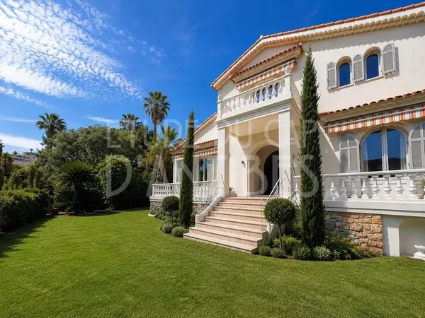 Villa 8 pièces 330 m²