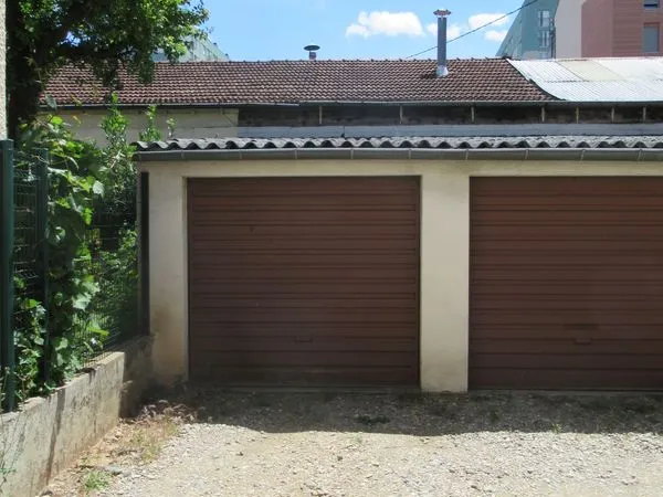 Garage à louer