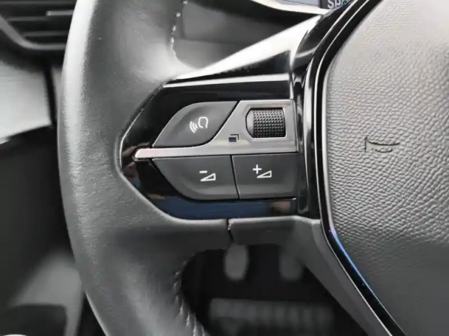 Peugeot 208 puretech 100 s&amp;s bvm6 allure pack — photo 19