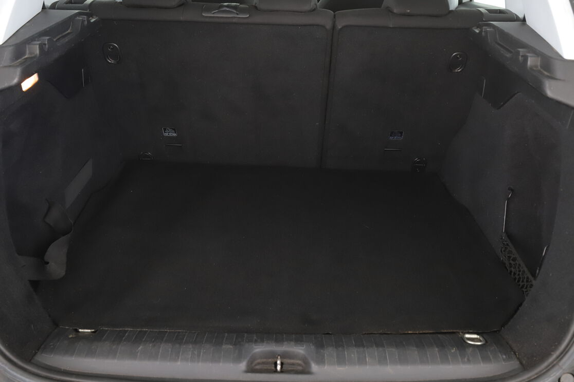 Peugeot 2008 1.2 PureTech Active — photo 16