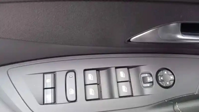 Peugeot 308 electrique 55 kwh 156ch — photo 14