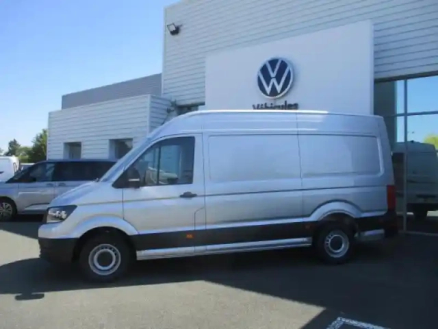 Volkswagen Crafter fg 35 l3h3 2.0 tdi 140ch business traction bva8 — photo 9