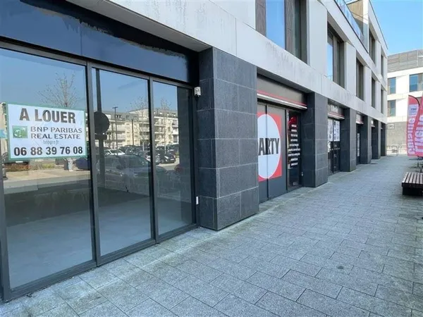 Local commercial 200 m²
