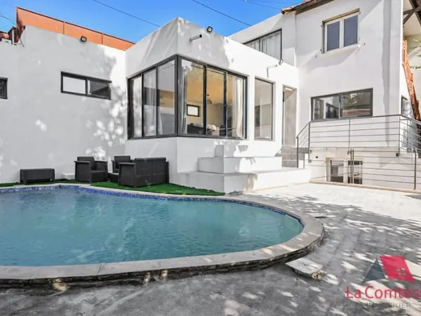 Maison 6 pièces 242 m²
