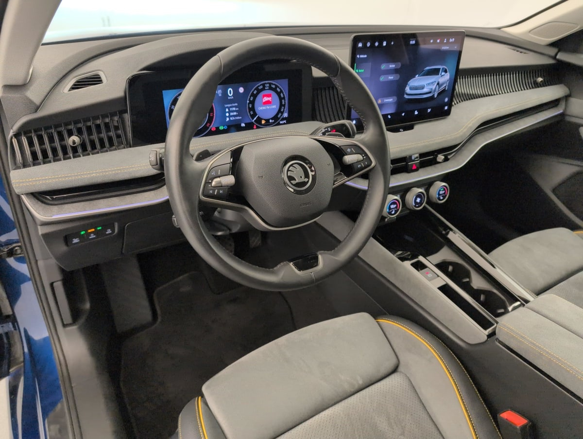 Skoda Superb Combi — photo 14