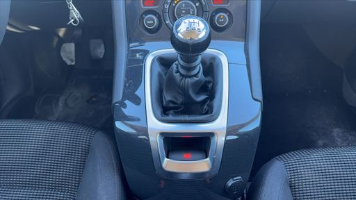 Peugeot 5008 1.6 HDi 115 - Active 7pl – 2014 – 109754 km – Diesel – Boîte Manuelle — photo 13