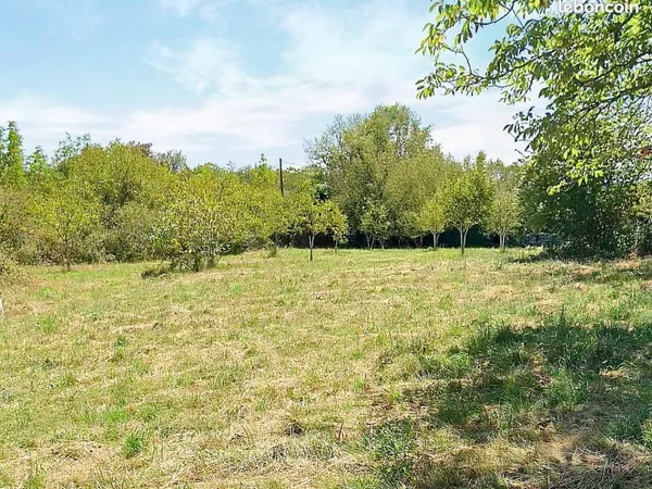 Terrain 1 700 m² Salignac Eyvigues