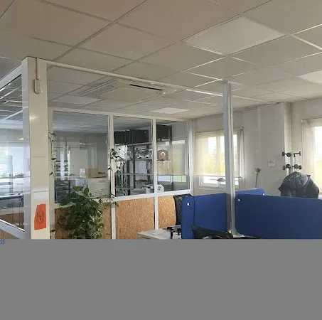 Local 30 pièces 1385 m²