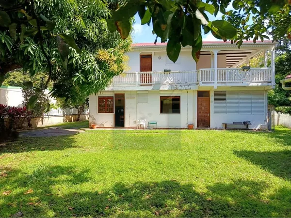 Maison familiale 6 pièces centre ville Basse-terre