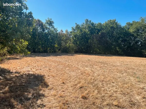 Terrain 1 700 m² Lalbenque